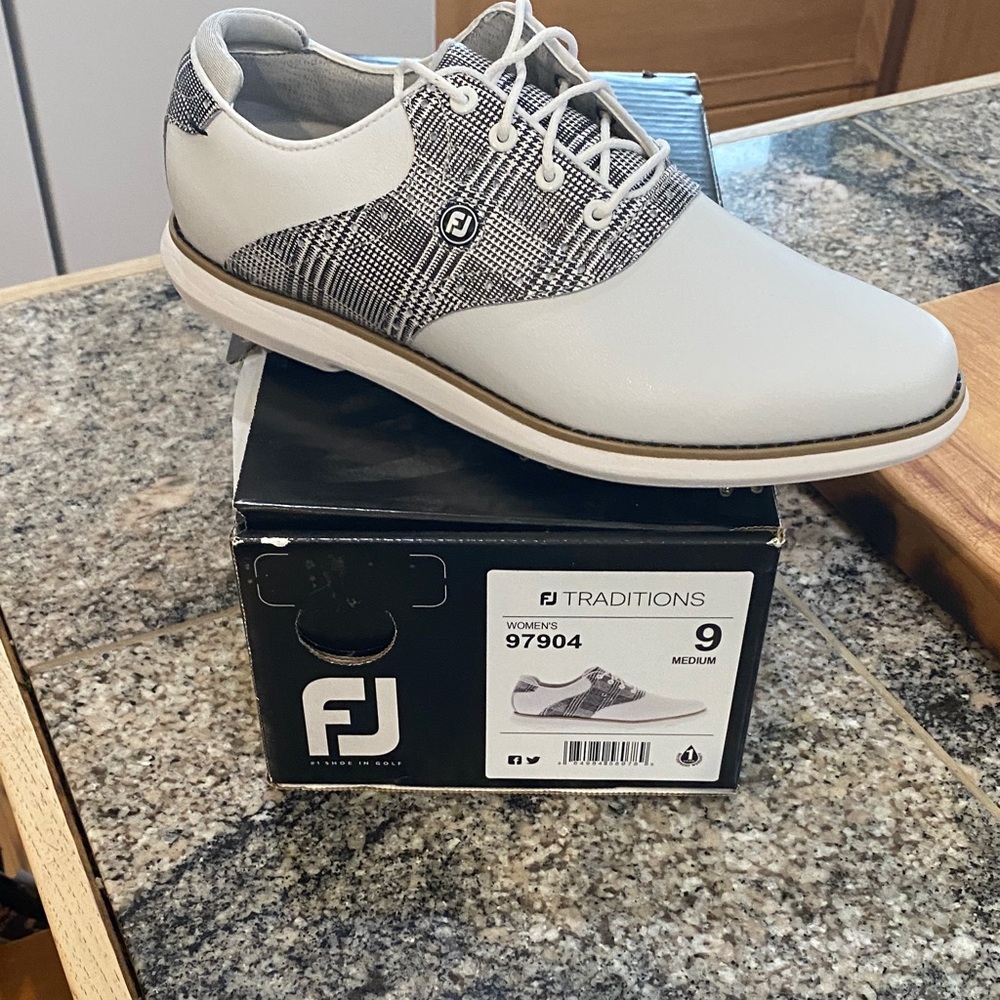 FootJoy Women's Gray and White Athletic Shoes